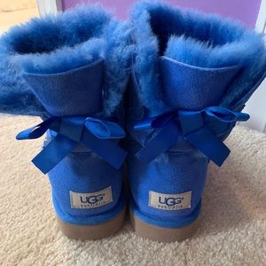 Light blue shirt Uggs💙